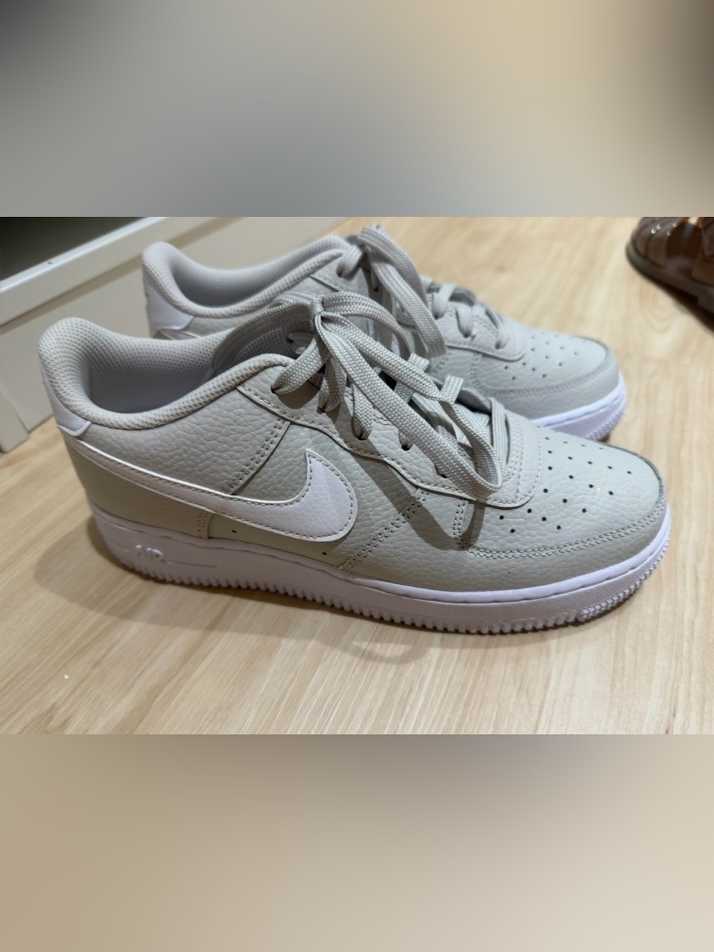 Nike Women Light Gray Low-Top Sneakers with White Swoosh